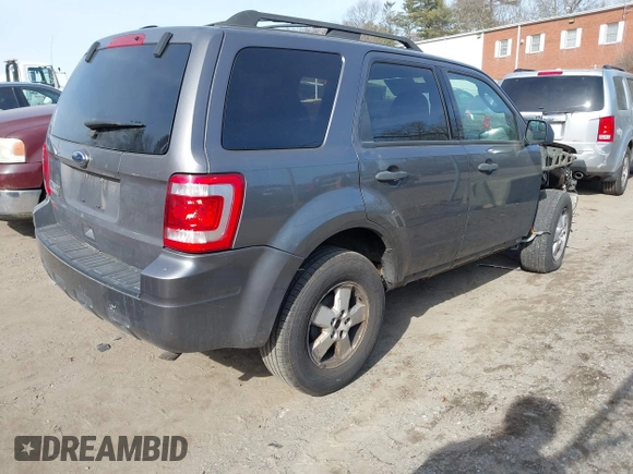 2010 Ford Escape XLT z VIN 1FMCU9D71AKC60423, wystawiony jako IAAI lot #41759168 z przebiegiem 143 734 mil mil oraz . Historia ofert i sprzedaży dostępna na DreamBid. Obrazek 4.