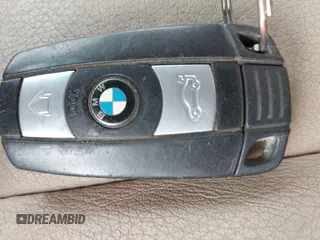 2008 BMW 3 Series 328xi z VIN WBAVC93538K041700, wystawiony jako IAAI lot #42418358 z przebiegiem Nie podano mil oraz . Historia ofert i sprzedaży dostępna na DreamBid. Obrazek 11.
