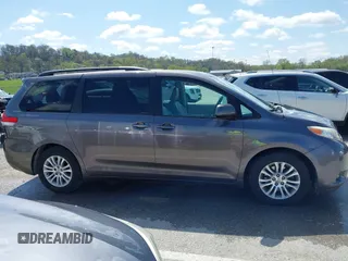 2012 Toyota Sienna XLE AAS with VIN 5TDYK3DC8CS263406, listed as a IAAI auction lot 41971770 with 186,394 mi miles. Bid and sale history available at carsss.com. Image 13.