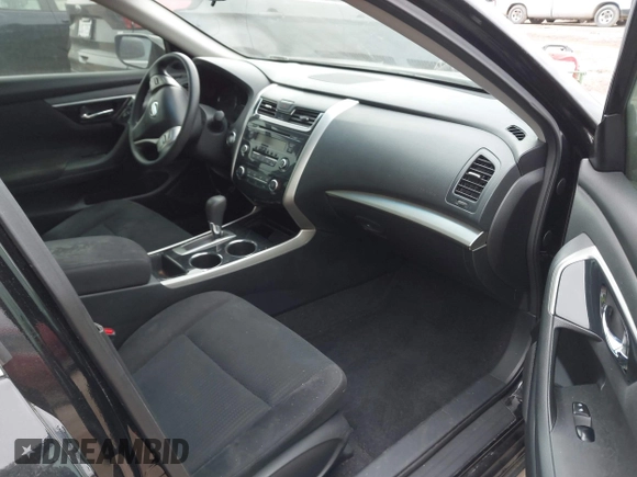 2014 Nissan Altima SV with VIN 1N4AL3AP8EN385266, listed as a IAAI auction lot 42050393 with 83,664 mi miles and . Bid and sale history available at carsss.com. Image 5.