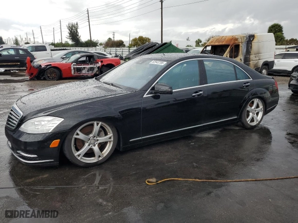 2013 Mercedes-Benz S-Class S 550 with VIN WDDNG7DB3DA527588, listed as a Copart auction lot 52543795 with 92,417 mi miles and Clean Title. Bid and sale history available at carsss.com. Image 1.