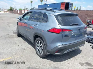 2024 Toyota Corolla Cross XLE с VIN 7MUDAAAG4RV112364, выставлен на аукционе IAAI как лот 42272971 с пробегом 2 764 миль миль и . История ставок и продаж доступна на DreamBid. Изображение 3.