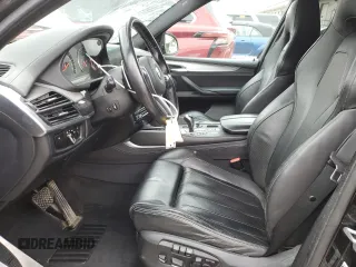2015 BMW X5 M z VIN 5YMKT6C5XF0C89515, wystawiony jako Copart lot #54364934 z przebiegiem 151 595 mil mil oraz Szkoda całkowita • Salvage title. Historia ofert i sprzedaży dostępna na DreamBid. Obrazek 7.