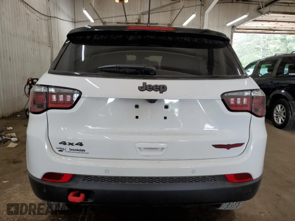 2025 Jeep Compass Trailhawk with VIN 3C4NJDDN8ST529024, listed as a Copart auction lot 61383465 with 4,233 mi miles and Salvage title. Bid and sale history available at DreamBid. Image 6.