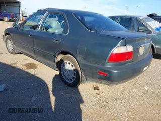 1996 Honda Accord EX w/Leather with VIN 1HGCD566XTA251134, listed as a IAAI auction lot 41461247 with 230,793 mi miles. Bid and sale history available at carsss.com. Image 3.