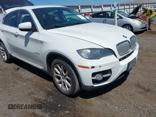 2011 BMW X6 50i z VIN 5UXFG8C51BLZ95576, wystawiony jako IAAI lot #42475108 z przebiegiem 138 395 mil mil oraz . Historia ofert i sprzedaży dostępna na DreamBid. Obrazek 1.