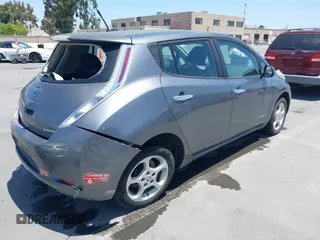 2014 Nissan LEAF SV z VIN 1N4AZ0CP9EC335871, wystawiony jako IAAI lot #42349976 z przebiegiem 84 759 mil mil oraz . Historia ofert i sprzedaży dostępna na DreamBid. Obrazek 4.