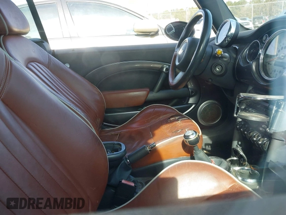 2007 MINI Convertible S с VIN WMWRH335X7TJ43729, выставлен на аукционе IAAI как лот 41385089 с пробегом 91 380 миль миль и . История ставок и продаж доступна на DreamBid. Изображение 5.