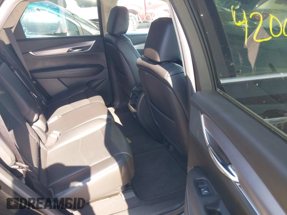 2017 Cadillac XT5 Luxury AWD z VIN 1GYKNDRS4HZ184818, wystawiony jako IAAI lot #42000747 z przebiegiem 46 633 mil mil oraz . Historia ofert i sprzedaży dostępna na DreamBid. Obrazek 8.