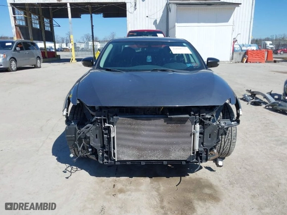 2017 Nissan Maxima SR with VIN 1N4AA6AP4HC453943, listed as a IAAI auction lot 41888527 with 130,577 mi miles. Bid and sale history available at carsss.com. Image 6.
