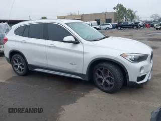 2018 BMW X1 sDrive28i z VIN WBXHU7C33J5H41419, wystawiony jako IAAI lot #41166669 z przebiegiem 83 402 mil mil oraz . Historia ofert i sprzedaży dostępna na DreamBid. Obrazek 1.