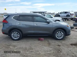 2017 Nissan Rogue SL z VIN JN8AT2MV7HW025973, wystawiony jako IAAI lot #42000657 z przebiegiem 131 762 mil mil oraz . Historia ofert i sprzedaży dostępna na DreamBid. Obrazek 13.