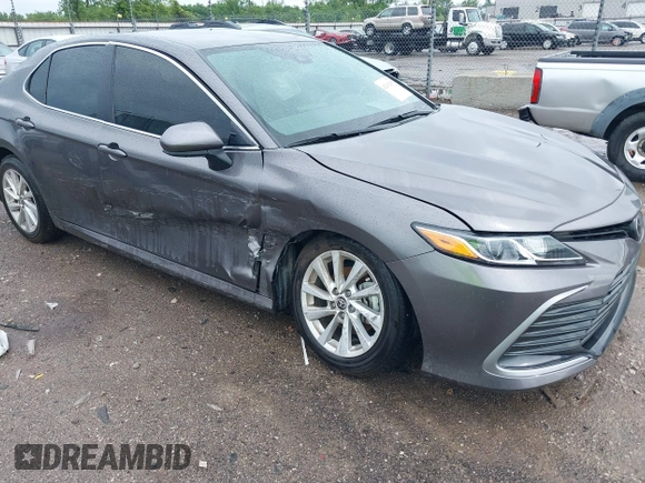 2024 Toyota Camry LE z VIN 4T1C11AK2RU879602, wystawiony jako IAAI lot #42162353 z przebiegiem 6 185 mil mil oraz . Historia ofert i sprzedaży dostępna na DreamBid. Obrazek 1.