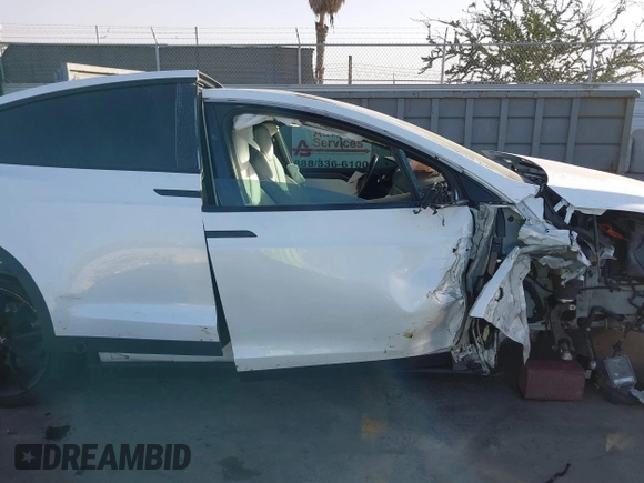 2017 Tesla Model X 90D z VIN 5YJXCAE20HF041506, wystawiony jako IAAI lot #41246836 z przebiegiem Nie podano mil oraz . Historia ofert i sprzedaży dostępna na DreamBid. Obrazek 13.