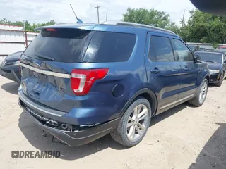 2018 Ford Explorer XLT z VIN 1FM5K7D89JGA54555, wystawiony jako IAAI lot #42375872 z przebiegiem 89 115 mil mil oraz . Historia ofert i sprzedaży dostępna na DreamBid. Obrazek 4.