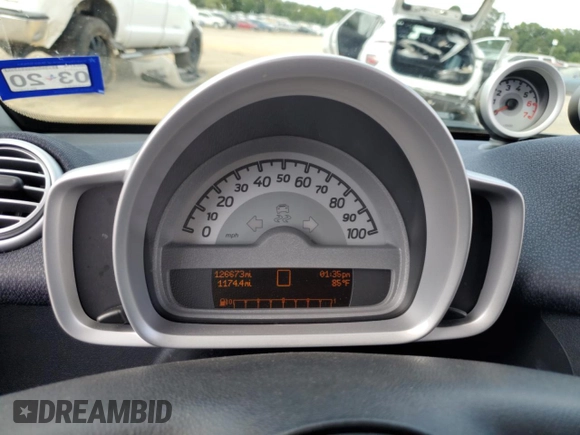 2011 Smart fortwo Pure with VIN WMEEJ3BA8BK429292, listed as a Copart auction lot 72915554 with 126,673 mi miles and Salvage title. Bid and sale history available at DreamBid. Image 9.
