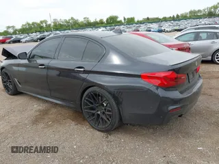 2018 BMW 5 Series M550i xDrive с VIN WBAJB9C53JB286746, выставлен на аукционе IAAI как лот 42303002 с пробегом 81 039 миль миль и . История ставок и продаж доступна на DreamBid. Изображение 3.