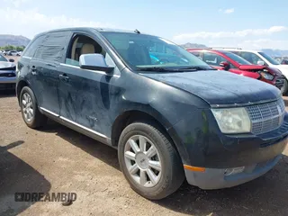 2007 Lincoln MKX z VIN 2LMDU68C07BJ40100, wystawiony jako IAAI lot #42429186 z przebiegiem 189 587 mil mil oraz . Historia ofert i sprzedaży dostępna na DreamBid. Obrazek 1.