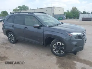 2025 Subaru Forester Premium z VIN JF2SLDDC4SH451241, wystawiony jako IAAI lot #42256273 z przebiegiem 3 108 mil mil oraz . Historia ofert i sprzedaży dostępna na DreamBid. Obrazek 1.