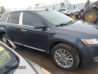 2013 Lincoln MKX z VIN 2LMDJ8JK4DBL30807, wystawiony jako IAAI lot #42199404 z przebiegiem 153 475 mil mil oraz . Historia ofert i sprzedaży dostępna na DreamBid. Obrazek 13.