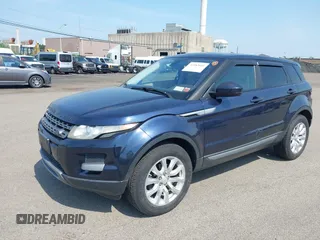 2015 Land Rover Range Rover Evoque Pure z VIN SALVN2BG5FH972645, wystawiony jako IAAI lot #42482661 z przebiegiem 156 726 mil mil oraz . Historia ofert i sprzedaży dostępna na DreamBid. Obrazek 2.