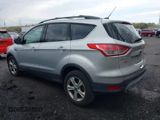 2013 Ford Escape SE with VIN 1FMCU0GX5DUA45076, listed as a IAAI auction lot 42015153 with 145,475 mi miles. Bid and sale history available at carsss.com. Image 3.