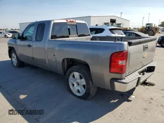 2007 Chevrolet Silverado 1500 LT w/1LT with VIN 2GCEC19J971680915, listed as a Copart auction lot 70333064 with 156,687 mi miles and Salvage Title. Bid and sale history available at carsss.com. Image 2.