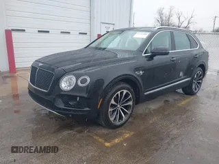 2019 Bentley Bentayga V8 z VIN SJAAM2ZVXKC025218, wystawiony jako IAAI lot #41741586 z przebiegiem 52 457 mil mil oraz . Historia ofert i sprzedaży dostępna na DreamBid. Obrazek 17.