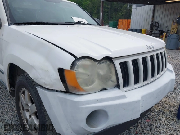 2008 Jeep Grand Cherokee Laredo with VIN 1J8GS48K88C113512, listed as a IAAI auction lot 42093765 with 251,406 mi miles. Bid and sale history available at carsss.com. Image 12.