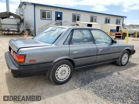 1990 Toyota Camry z VIN JT2VV21E2L0114723, wystawiony jako Copart lot #53584755 z przebiegiem 58 986 mil mil oraz Czysty tytuł • Clean title. Historia ofert i sprzedaży dostępna na DreamBid. Obrazek 3.