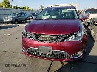 2018 Chrysler Pacifica Limited z VIN 2C4RC1GG1JR252550, wystawiony jako Copart lot #76137964 z przebiegiem 184 072 mil mil oraz Szkoda całkowita • Salvage title. Historia ofert i sprzedaży dostępna na DreamBid. Obrazek 14.