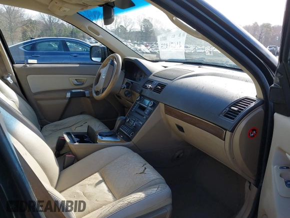 2010 Volvo XC90 I6 with VIN YV4982CY8A1559981, listed as a IAAI auction lot 41671935 with 221,119 mi miles. Bid and sale history available at carsss.com. Image 5.