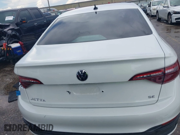 2024 Volkswagen Jetta SE with VIN 3VW7M7BU4RM097738, listed as a IAAI auction lot 42582290 with 2,598 mi miles and . Bid and sale history available at DreamBid. Image 16.