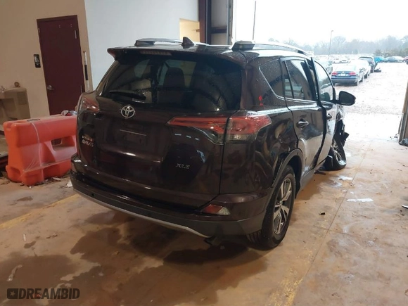 2018 Toyota RAV4 XLE with VIN 2T3WFREV4JW506543, listed as a IAAI auction lot 41720747 with 43,277 mi miles. Bid and sale history available at carsss.com. Image 4.