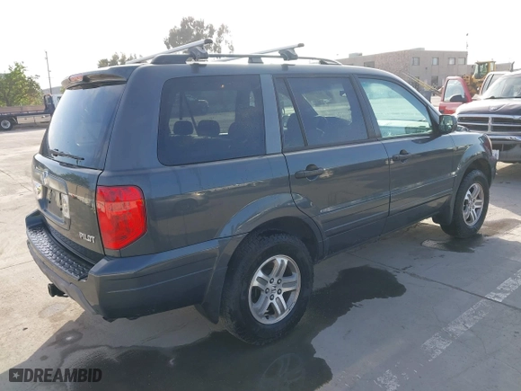 2004 Honda Pilot EX with VIN 2HKYF18414H589485, listed as a IAAI auction lot 42100822 with 172,254 mi miles. Bid and sale history available at carsss.com. Image 4.