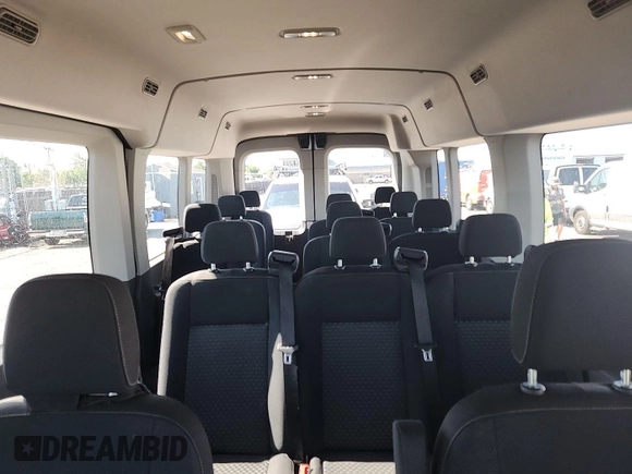 2023 Ford Transit Passenger XL z VIN 1FBAX9C86PKA70756, wystawiony jako IAAI lot #42731060 z przebiegiem 23 399 mil mil oraz . Historia ofert i sprzedaży dostępna na DreamBid. Obrazek 18.