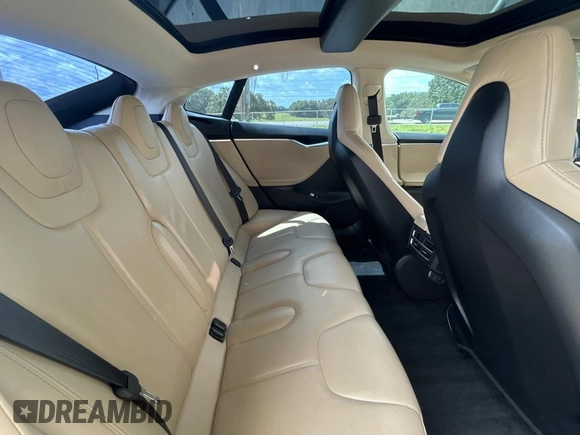 2014 Tesla Model S 60 z VIN 5YJSA1H11EFP44322, wystawiony jako Copart lot #59038135 z przebiegiem 146 015 mil mil oraz Czysty tytuł • Clean title. Historia ofert i sprzedaży dostępna na DreamBid. Obrazek 6.