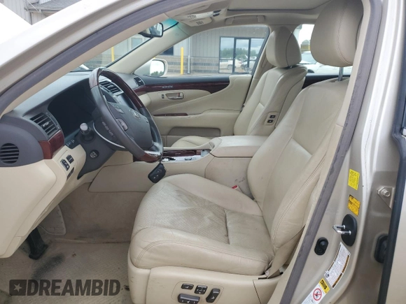 2010 Lexus LS 460 z VIN JTHBL1EF3A5097331, wystawiony jako Copart lot #62844135 z przebiegiem Nie podano mil oraz Szkoda całkowita • Salvage title. Historia ofert i sprzedaży dostępna na DreamBid. Obrazek 7.