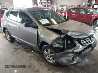 2015 Nissan Rogue S z VIN JN8AS5MV3FW256192, wystawiony jako IAAI lot #42315435 z przebiegiem 181 493 mil mil oraz . Historia ofert i sprzedaży dostępna na DreamBid. Obrazek 1.