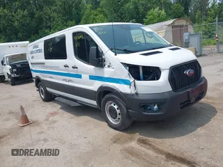 2024 Ford TRANSIT CARGO z VIN 1FTBW1Y85RKA00455, wystawiony jako IAAI lot #42436443 z przebiegiem 8 015 mil mil oraz . Historia ofert i sprzedaży dostępna na DreamBid. Obrazek 1.