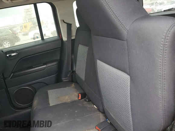 2010 Jeep Patriot Sport z VIN 1J4NT2GB8AD514358, wystawiony jako Copart lot #62562864 z przebiegiem Nie podano mil oraz Czysty tytuł • Clean title. Historia ofert i sprzedaży dostępna na DreamBid. Obrazek 10.