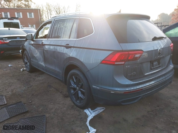 2022 Volkswagen Tiguan SE with VIN 3VV2B7AX9NM027422, listed as a IAAI auction lot 40736336 with 25,876 mi miles. Bid and sale history available at carsss.com. Image 3.