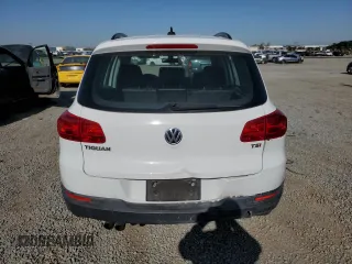 2017 Volkswagen Tiguan S z VIN WVGAV7AX6HK016340, wystawiony jako Copart lot #52073245 z przebiegiem 175 069 mil mil oraz Tytuł czysty. Historia ofert i sprzedaży dostępna na DreamBid. Obrazek 6.
