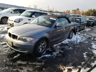 2009 BMW 1 Series 128i with VIN WBAUN13569VH80991, listed as a Copart auction lot 43225685 with 104,652 mi miles and Salvage Title. Bid and sale history available at carsss.com. Image 1.