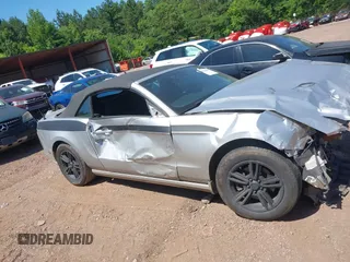 2014 Ford Mustang V6 с VIN 1ZVBP8EM9E5314011, выставлен на аукционе IAAI как лот 42332004 с пробегом 133 361 миль миль и . История ставок и продаж доступна на DreamBid. Изображение 13.