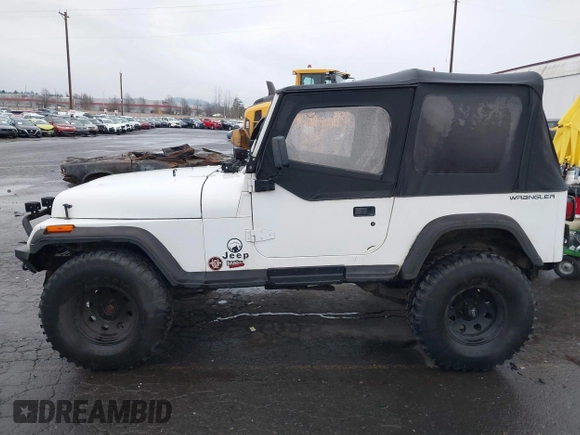 1992 Jeep Wrangler with VIN 2J4FY29S8NJ549602, listed as a IAAI auction lot 41471853 with 324,194 mi miles. Bid and sale history available at carsss.com. Image 14.