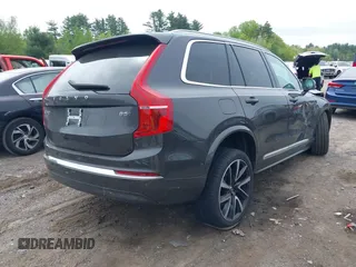 2024 Volvo XC90 Plus Bright Theme z VIN YV4L12PE1R1234921, wystawiony jako IAAI lot #42255873 z przebiegiem 22 994 mil mil oraz . Historia ofert i sprzedaży dostępna na DreamBid. Obrazek 4.