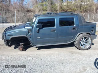 2005 Hummer H2 SUT with VIN 5GRGN22U85H107090, listed as a IAAI auction lot 41514241 with 202,119 mi miles. Bid and sale history available at carsss.com. Image 15.