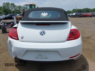 2015 Volkswagen Beetle Classic с VIN 3VW517AT4FM809038, выставлен на аукционе IAAI как лот 42621859 с пробегом 106 118 миль миль и . История ставок и продаж доступна на DreamBid. Изображение 16.