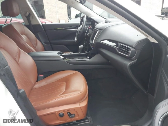 2017 Maserati Levante with VIN ZN661XUS7HX253832, listed as a IAAI auction lot 41732363 with 87,228 mi miles. Bid and sale history available at carsss.com. Image 5.